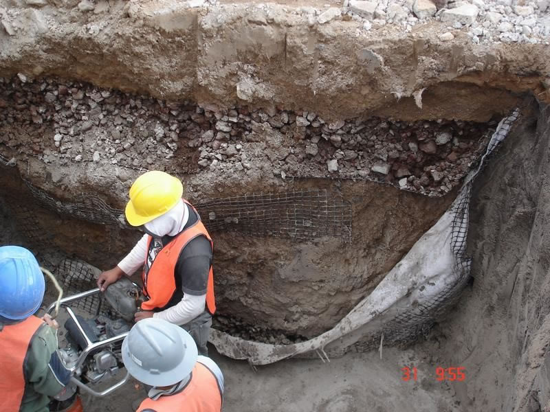 ingenieros aplicando la geotecnia